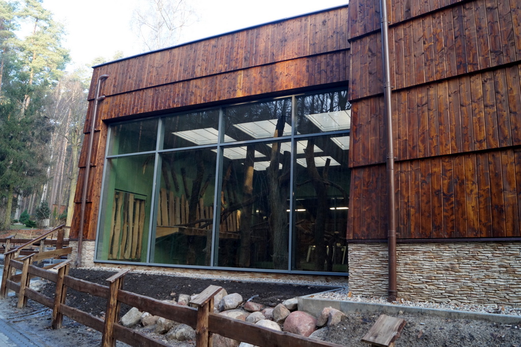 Budowa pawilonu dla patasów