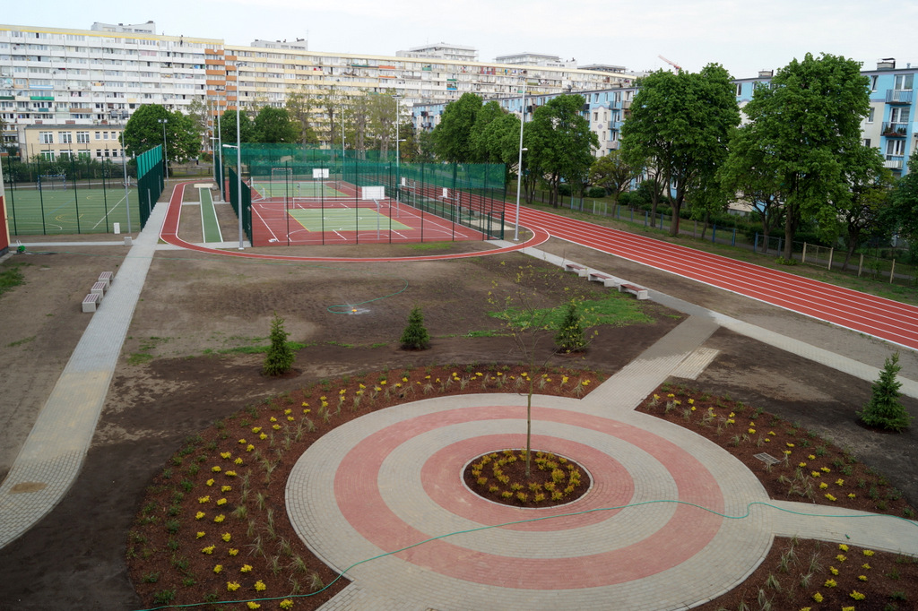 JUNIOR GDAŃSK 2012 - Zagospodarowanie terenu przy Szkole Podstawowej nr 79 przy ulicy Kołobrzeskiej 49 w Gdańsku