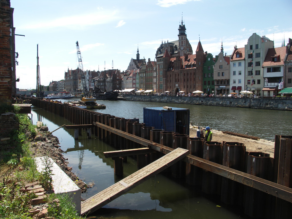 Modernizacja wejścia do portu wewnętrznego (w Gdańsku). Etap II - przebudowa szlaku wodnego na Motławie