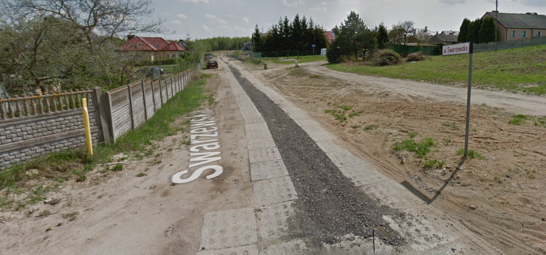 Zdjęcie przedstawia widoku ulicy Swarzewskiej przed przebudową