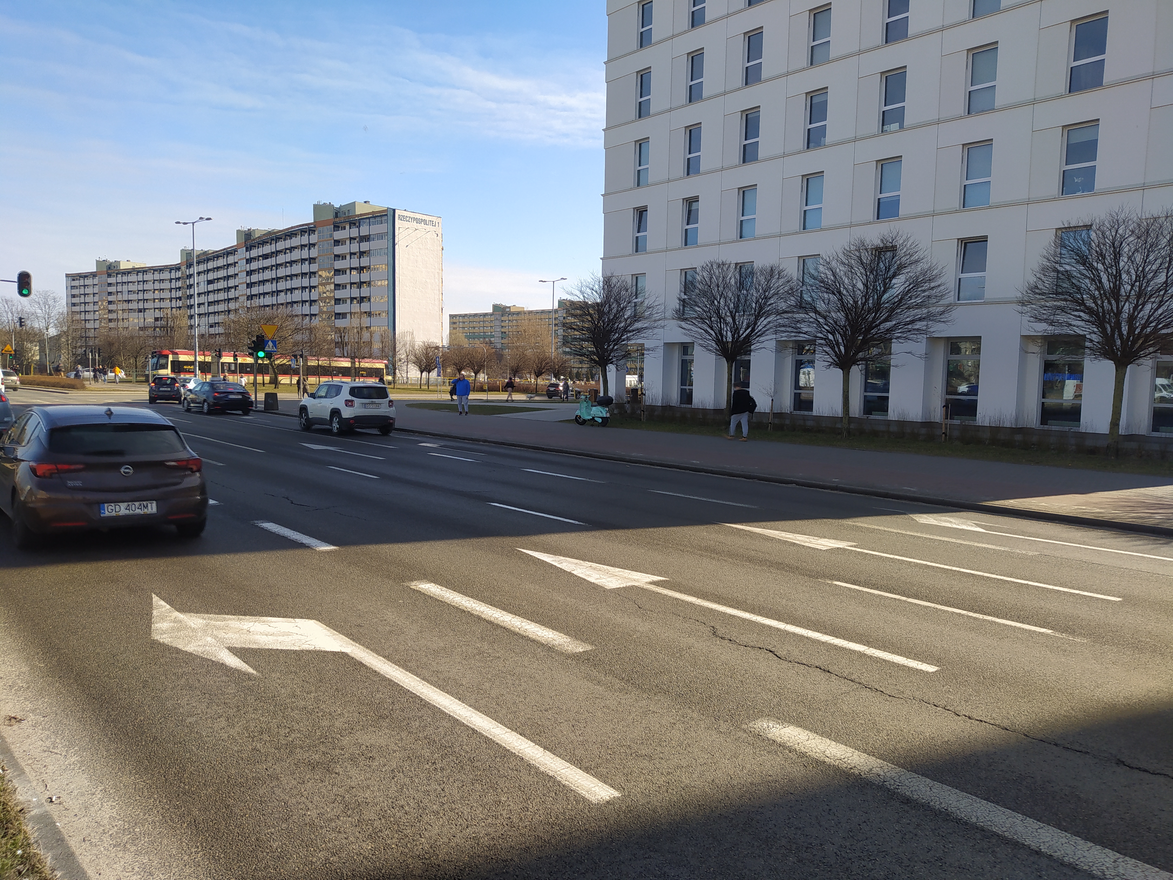 Zdjęcie przedstawia ulicę Kołobrzeską przed modernizacją