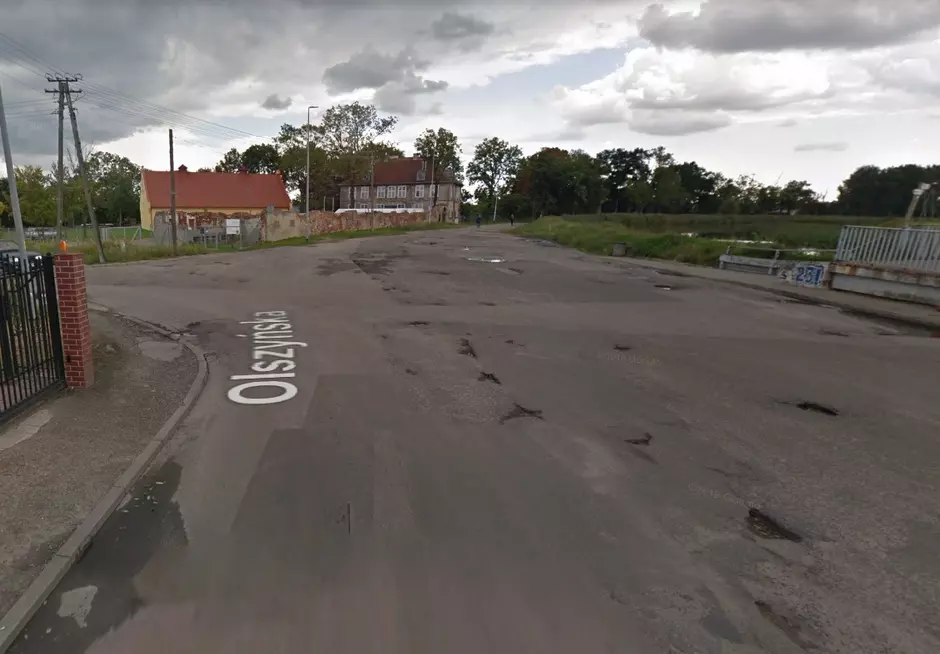 Zdjęcie przestawia skrzyżowanie ul. Olszyńskiej i Miedza przed remontem