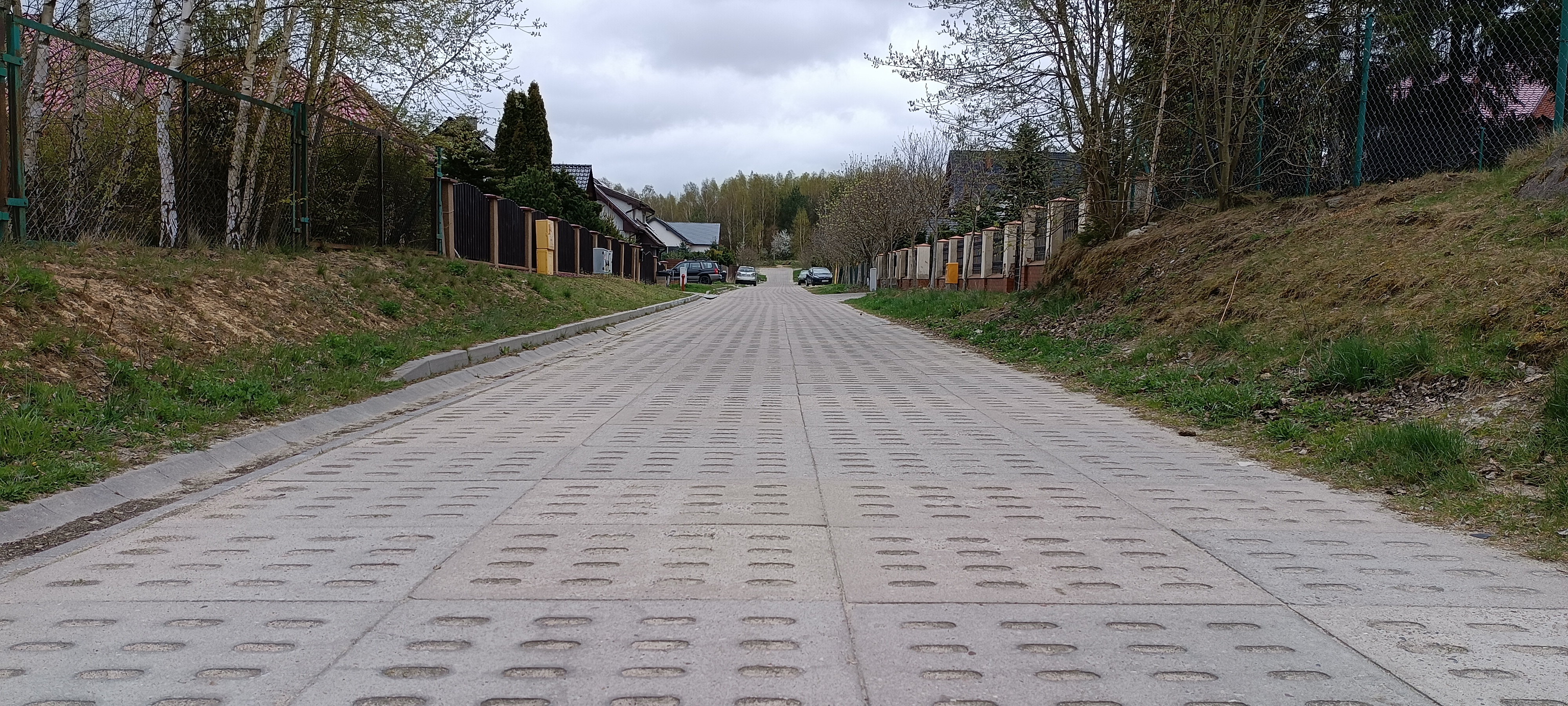 Zdjęcie przedstawia widoku ulicy Swarzewskiej po zakończeniu prac budowlanych