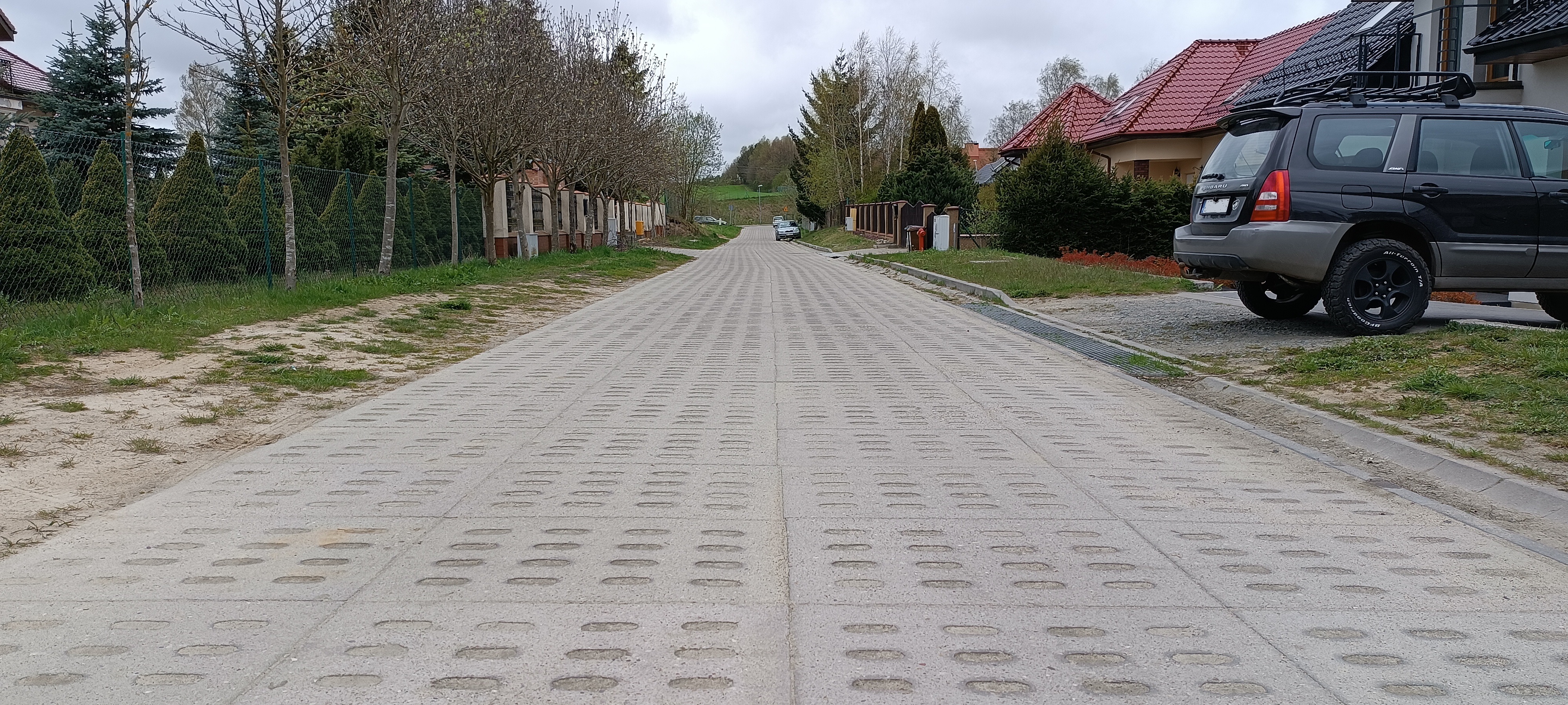 Zdjęcie przedstawia widoku ulicy Swarzewskiej po zakończeniu prac budowlanych