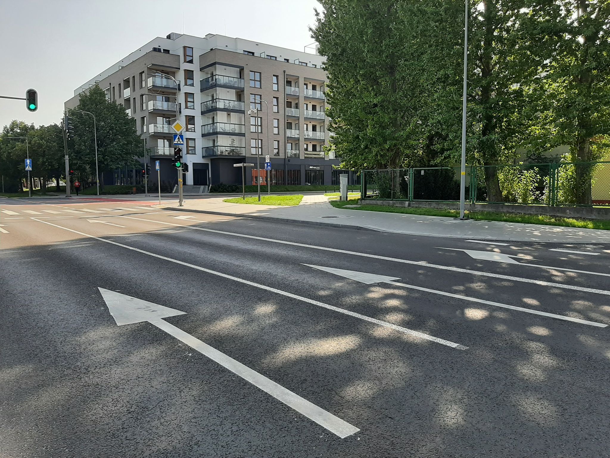 Zdjęcie przedstawia widok na skrzyżowanie alei generała Hallera i ulicy Grudziądzkiej po jego przebudowie.