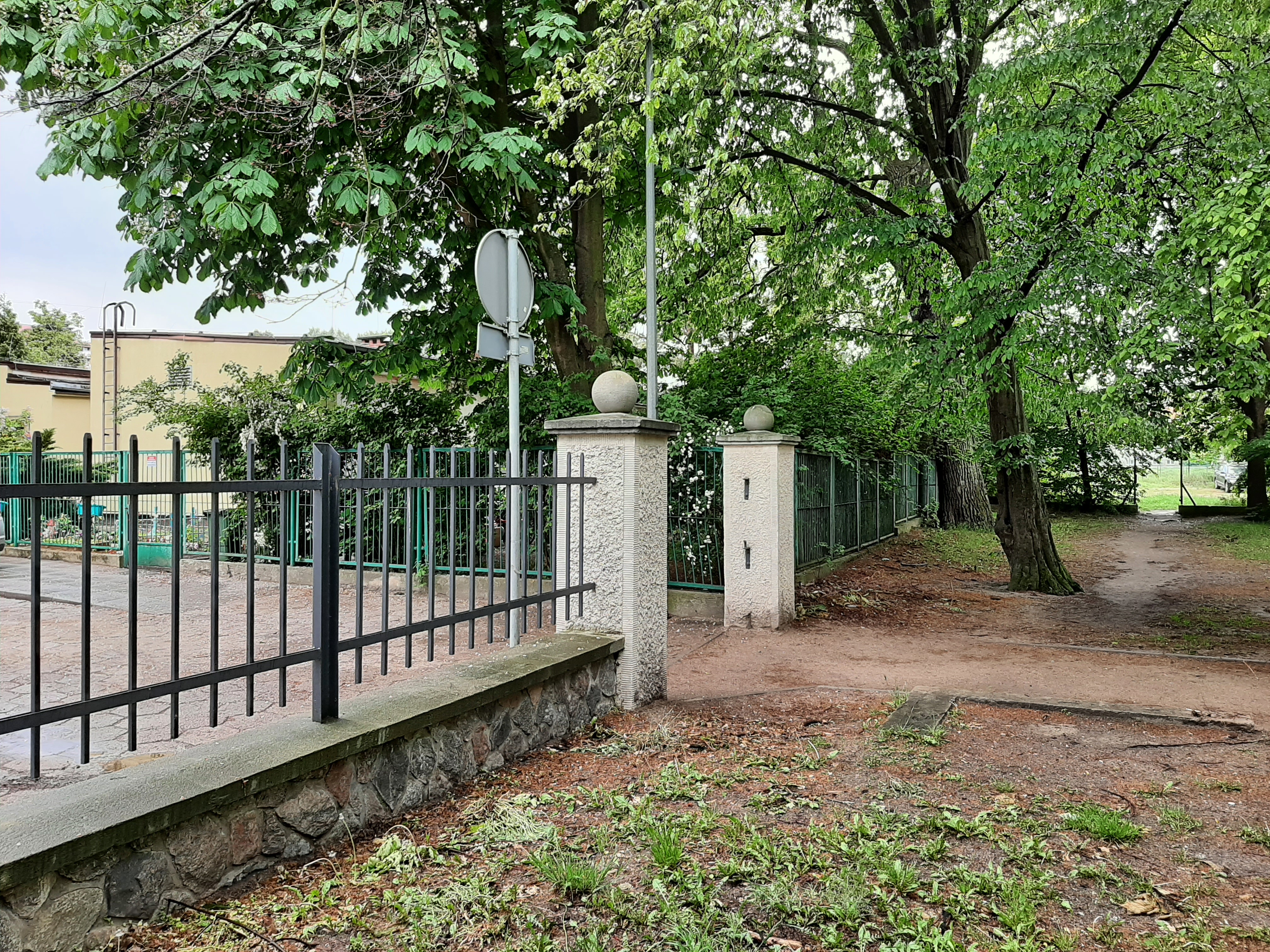 Modernizacja historycznej bramy wejściowej do Parku Przymorze, znajdującej się od strony ulicy Tysiąclecia - widok po realizacji zadania.