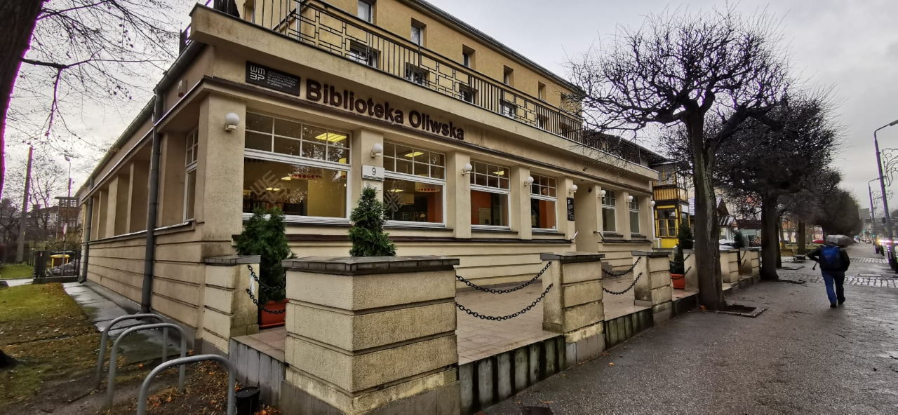 Biblioteka Oliwska, widok z&nbsp;zewnątrz