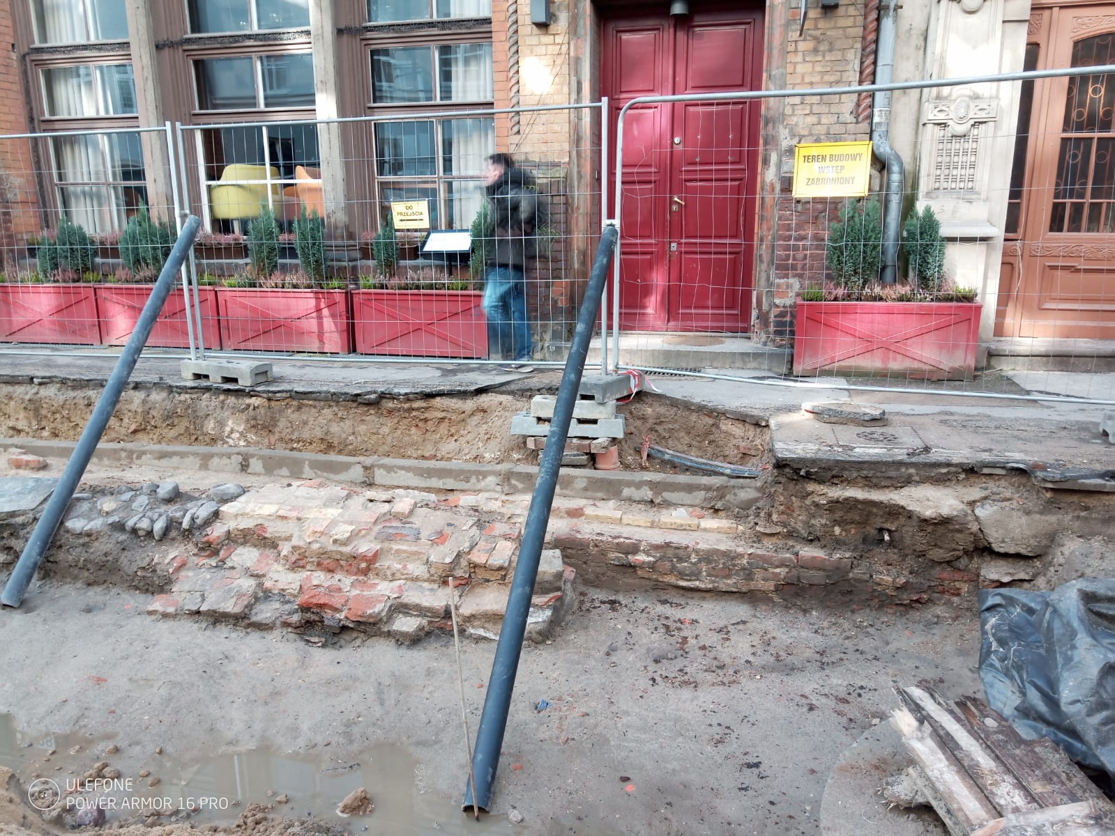 Przebudowa sieci wodociągowej i&nbsp;sieci kanalizacji sanitarnej w&nbsp;ul. Ogarnej