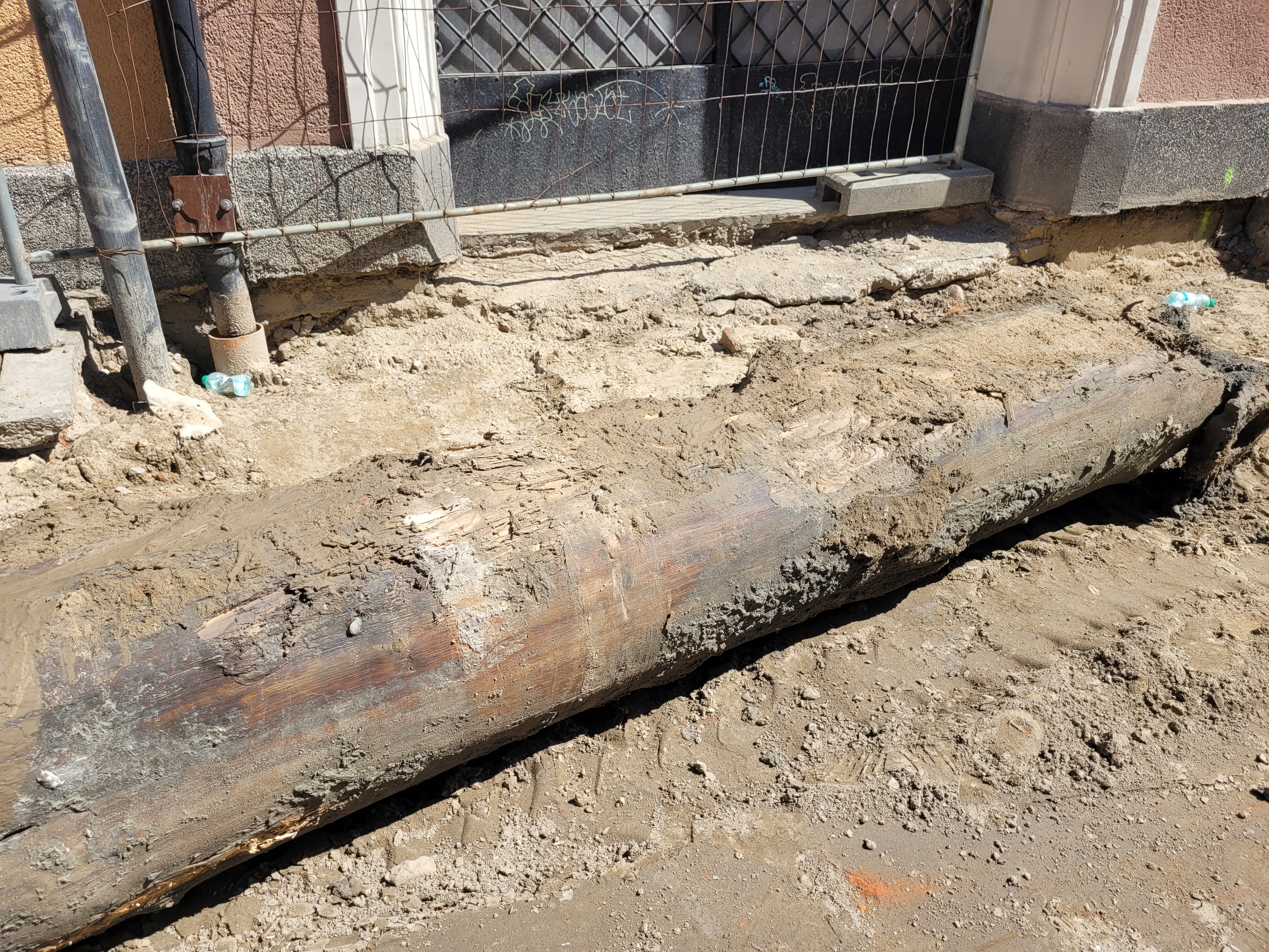 Przebudowa sieci wodociągowej i&nbsp;sieci kanalizacji sanitarnej w&nbsp;ul. Ogarnej