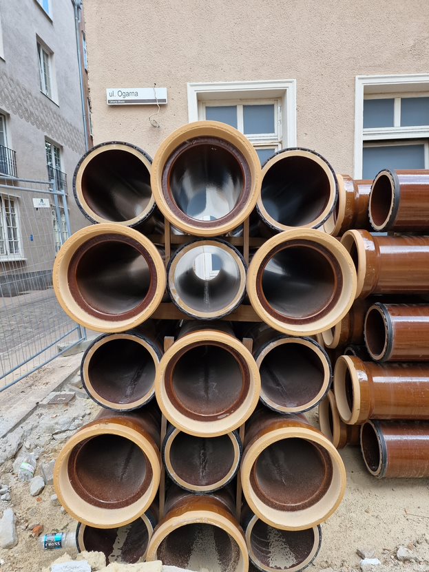 Przebudowa sieci wodociągowej i&nbsp;sieci kanalizacji sanitarnej w&nbsp;ul. Ogarnej