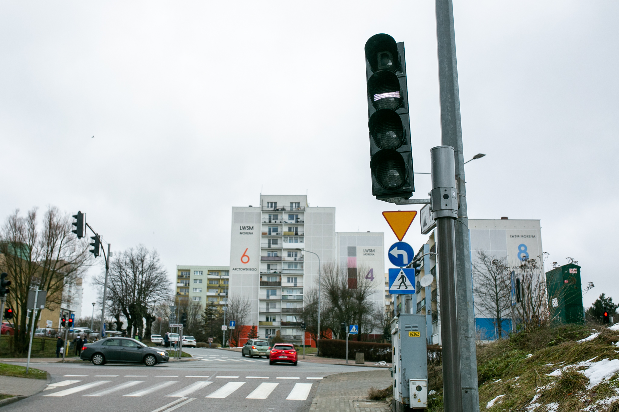 Na zdjęciu widoczny jest nowy sygnalizator świetlny dla autobusów na skrzyżowaniu ul. Piecewskiej i Jaśkowej Doliny