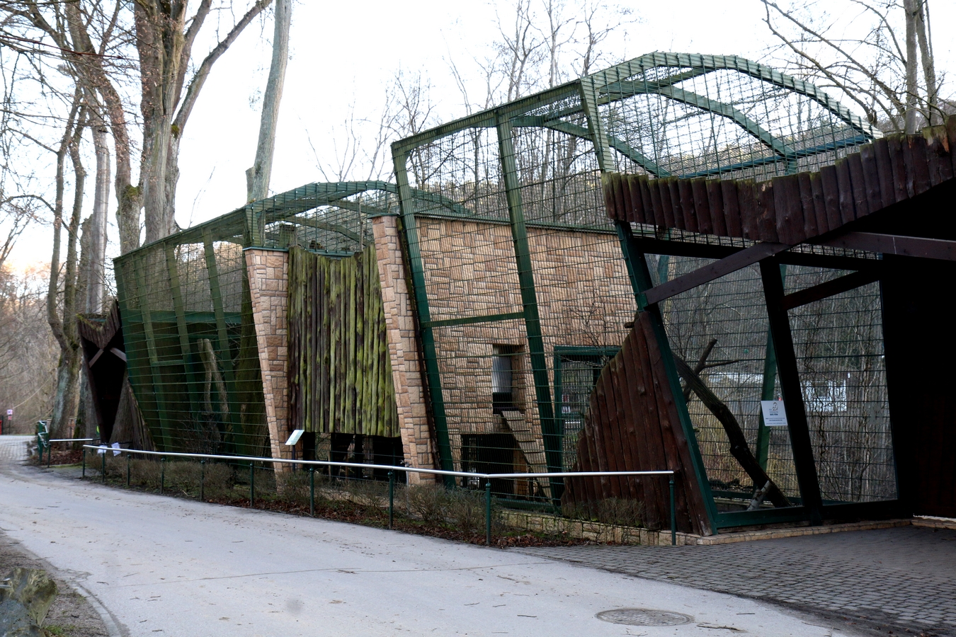 Budowa obiektów dla rysi i&nbsp;żbików