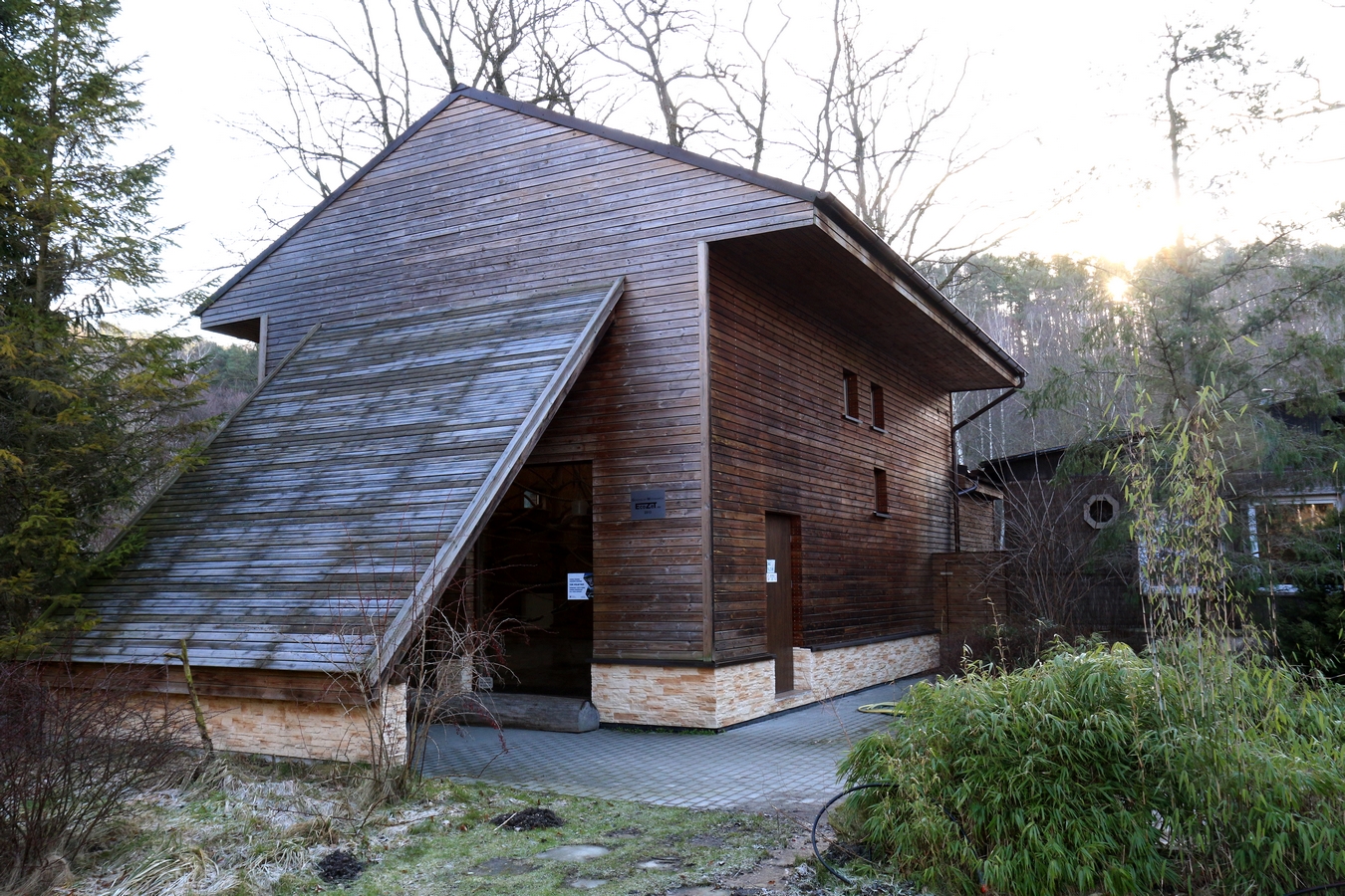 Budowa pawilonu hodowlanego dla gibbonów