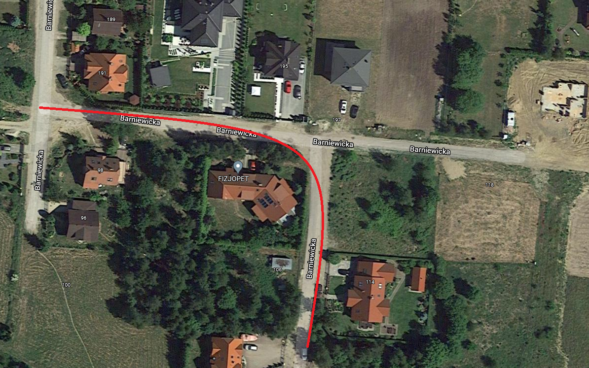 Na zdjęciu widoczna jest mapa google z zaznaczonym odcinkiem ul. Barniewickiej, gdzie utwardzono nawierzchnię gruntową