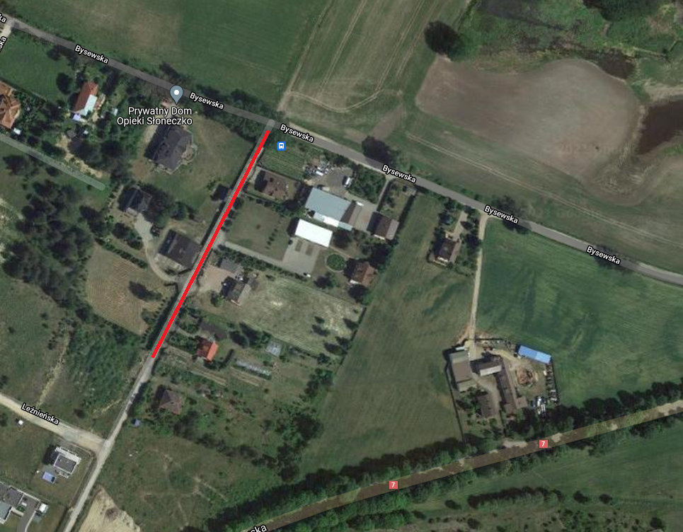 Na zdjęciu widoczna jest mapa google z zaznaczonym odcinkiem ul. Bysewskiej, gdzie utwardzono nawierzchnię gruntową