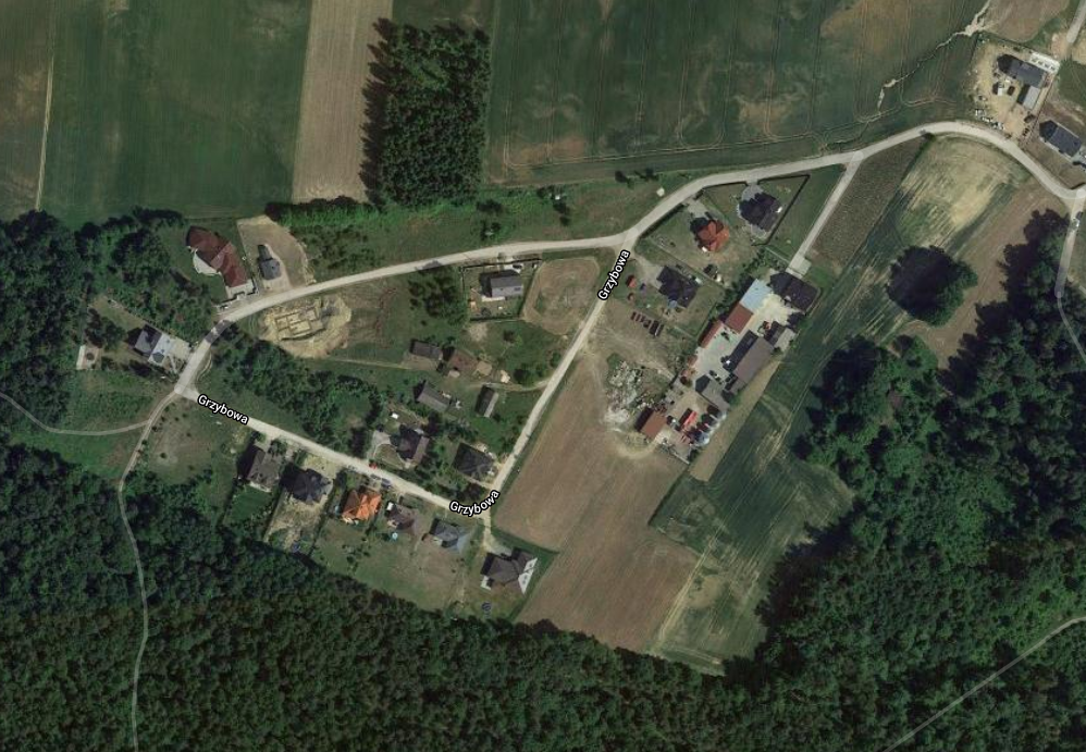 Na zdjęciu widoczna jest mapa google z zaznaczonym obszarem ul. Grzybowej, gdzie utwardzono nawierzchnię gruntową