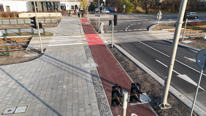  Budowa przejścia naziemnego w&nbsp;pobliżu skrzyżowania al. Rzeczypospolitej z&nbsp;ul. Hynka