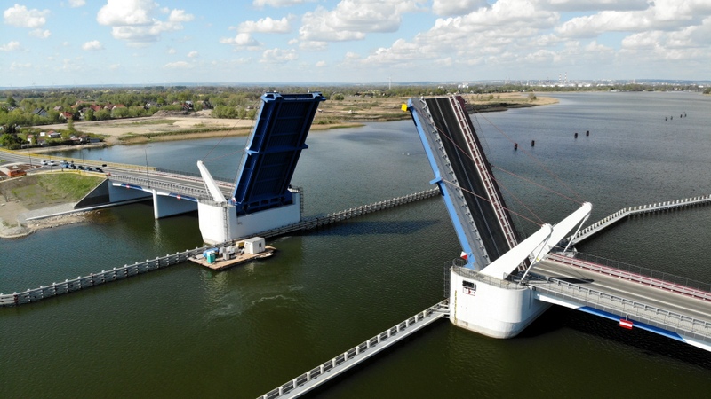 zdjęcie przedstawia nowy most zwodzony