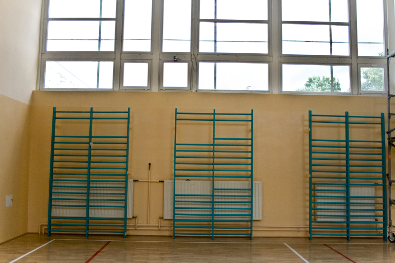 Widok po modernizacji sali gimnastycznej w Szkole Podstawowej nr 39 w Gdańsku przy ul. Obywatelskiej 1. 