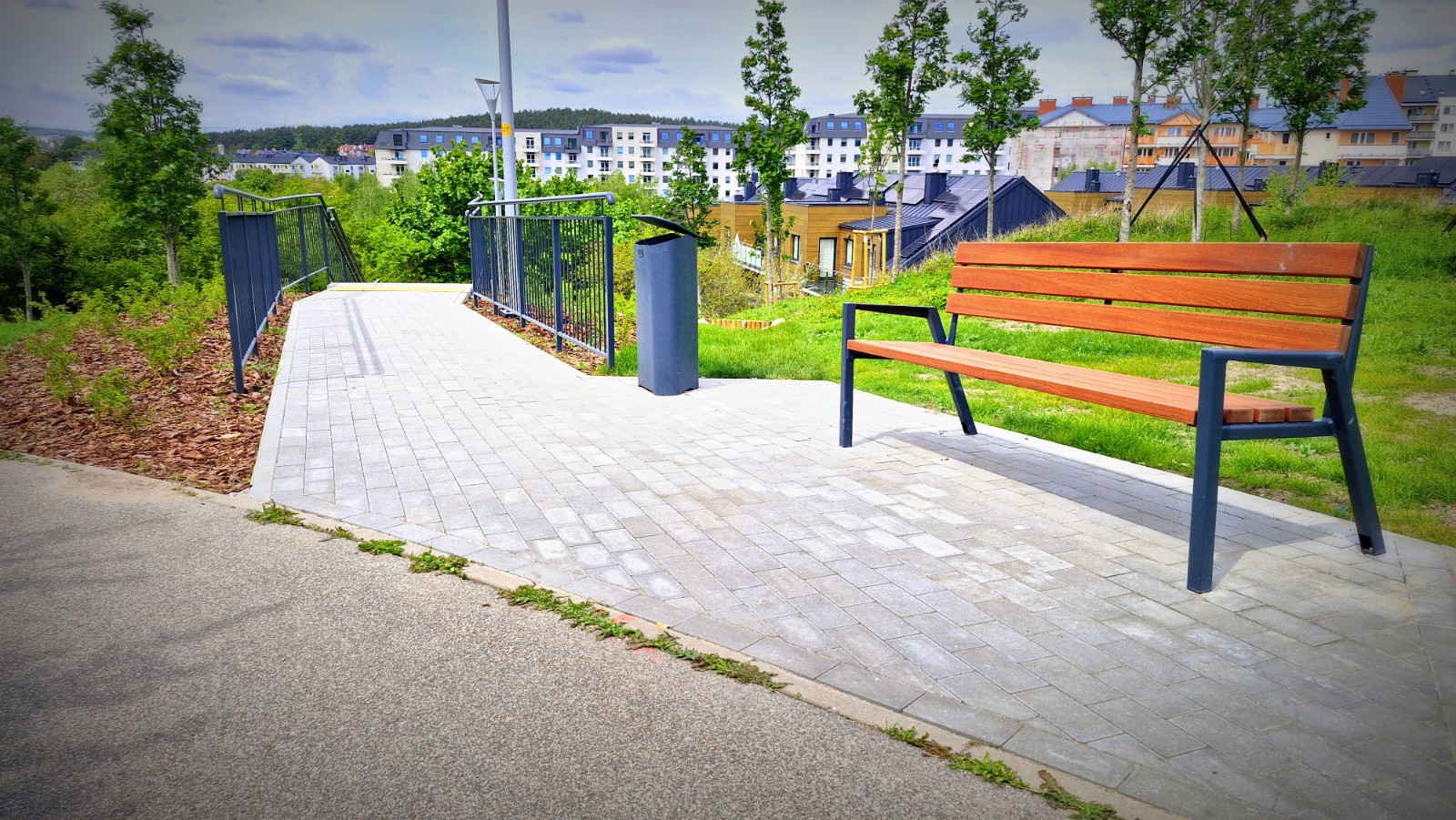 Na ul. Dywizji Wołyńskiej powstały nowe schody wraz z&nbsp;oświetleniem 