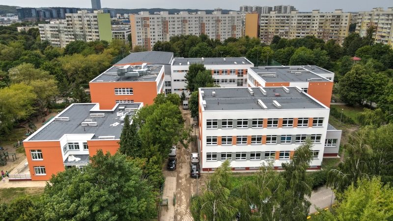 Widok po zakończeniu realizacji zadania polegającego na termomodernizacji Szkoły Podstawowej nr 92 w Gdańsku przy ul. Startowej 